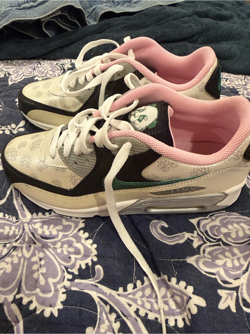Brand new Nike Air panda tennis shoes very rare for women.
